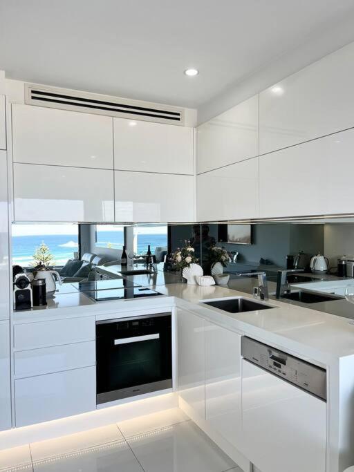 Bondi Beach Waves Beachfront Apartment Sydney Exterior photo