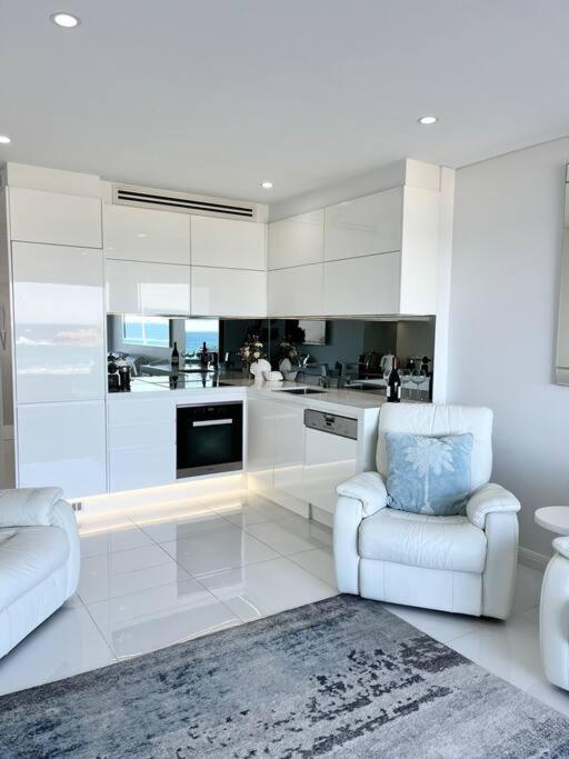 Bondi Beach Waves Beachfront Apartment Sydney Exterior photo