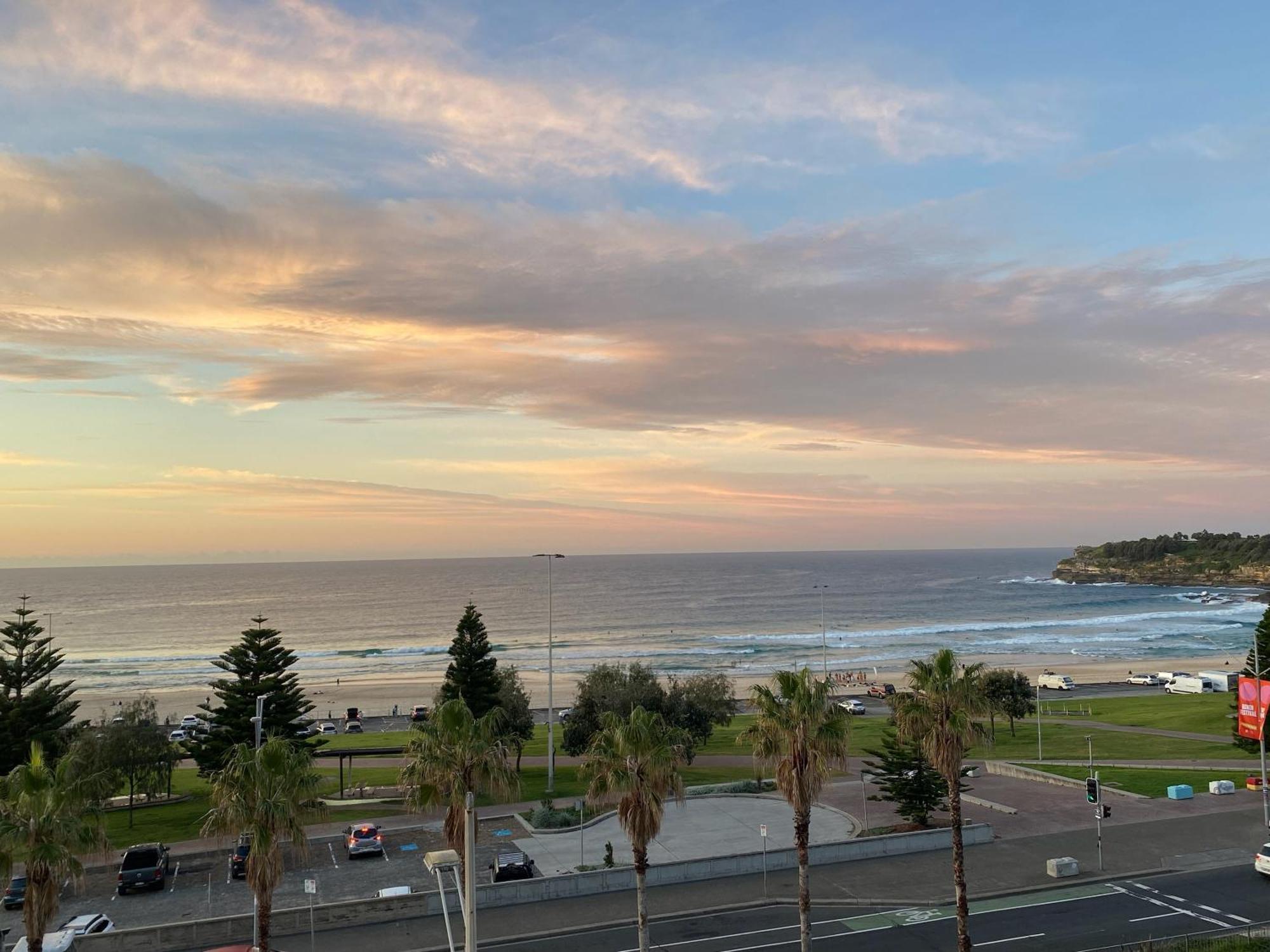 Bondi Beach Waves Beachfront Apartment Sydney Exterior photo